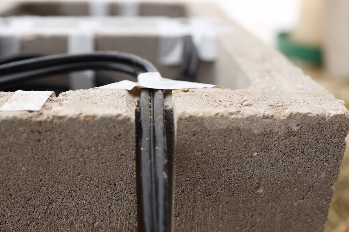 closeup of heat cable in notch in heated chicken waterer