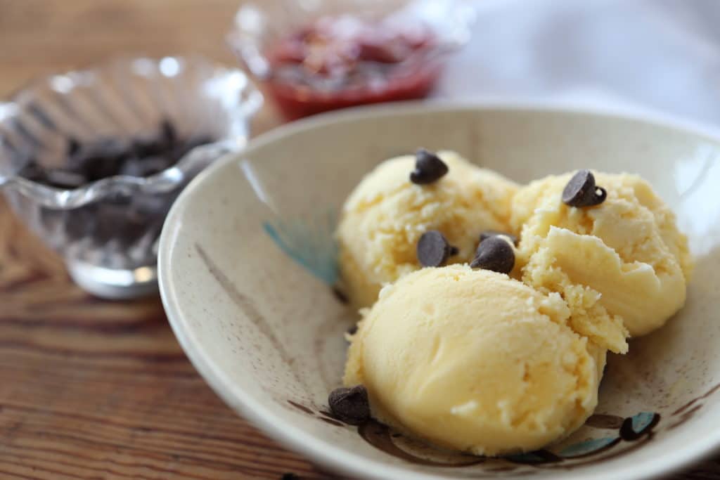 raw milk vanilla ice cream with toppings