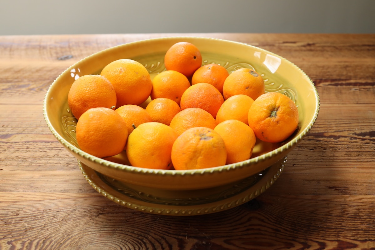 bowl of organic oranges