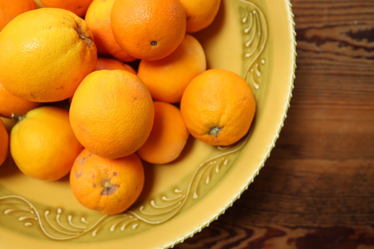 organic oranges in a bowl