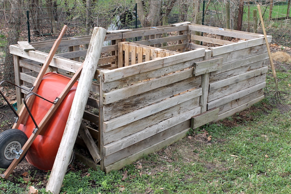 backyard compost bins made of pallets