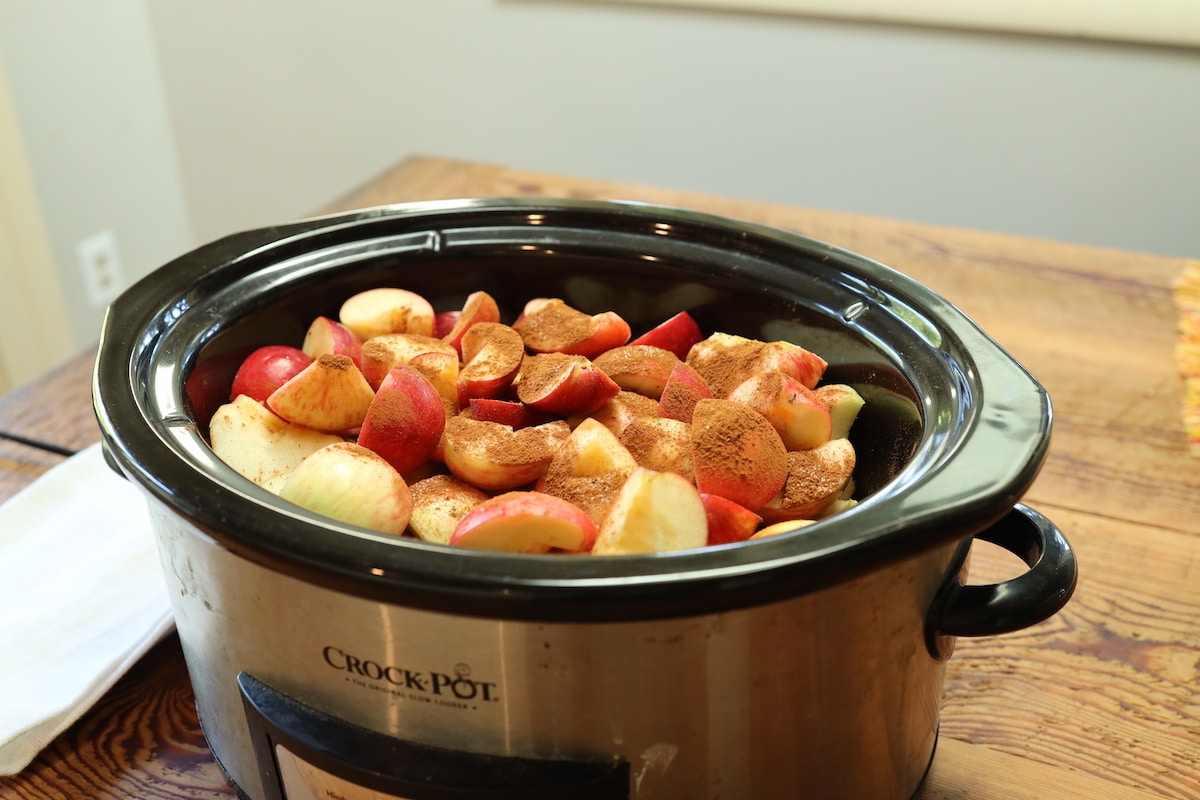 raw apples in crockpot with cinammon