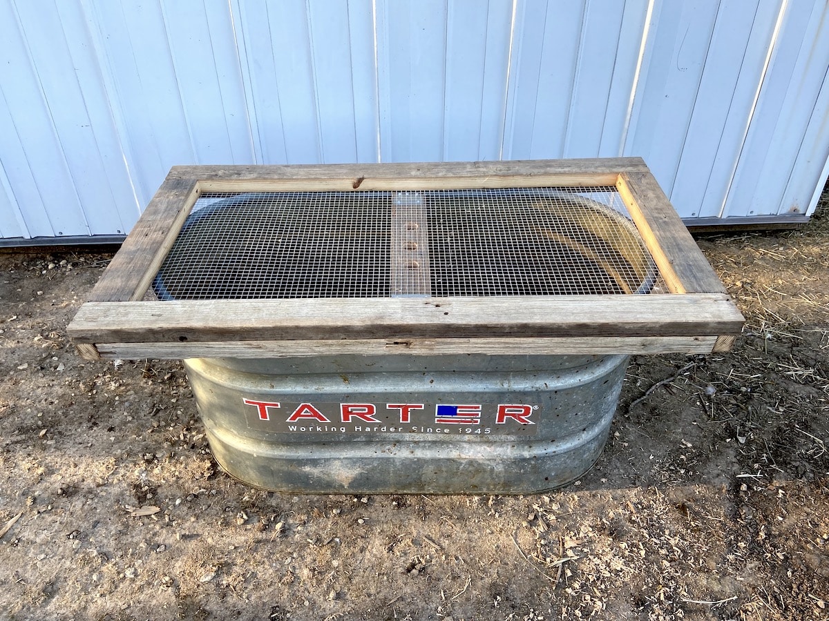 easy top cover design for stock tank brooder