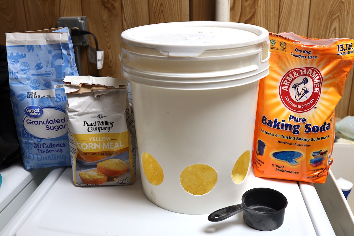 diy 5 gallon bucket baking soda rat trap
