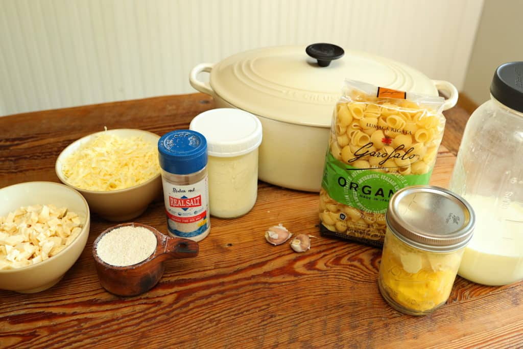 dutch oven mac and cheese ingredients