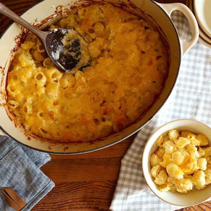 mac and cheese baked in dutch oven