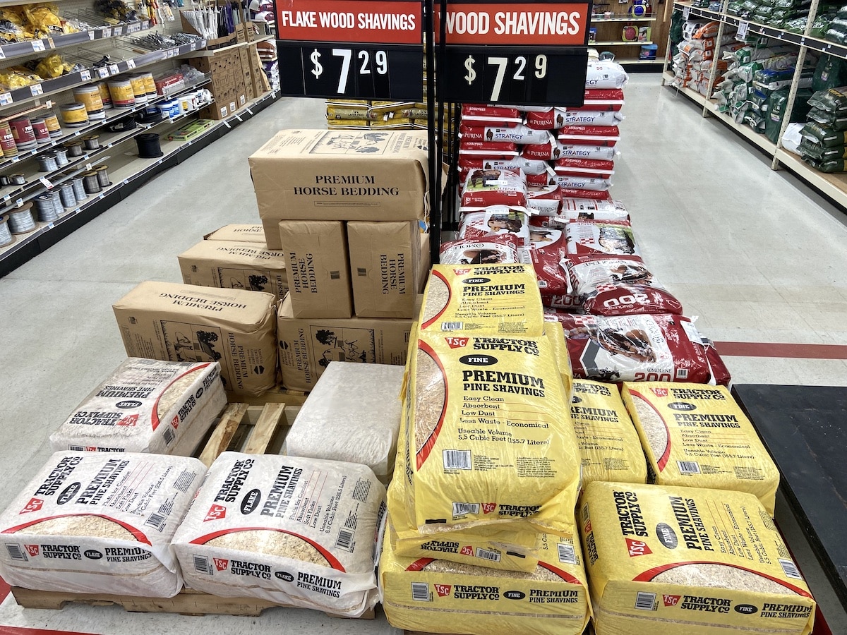 wood shavings for bedding at tractor supply