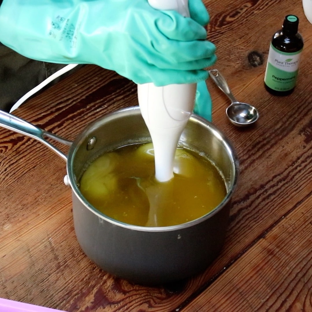using immersion blender to mix oils and lye solution