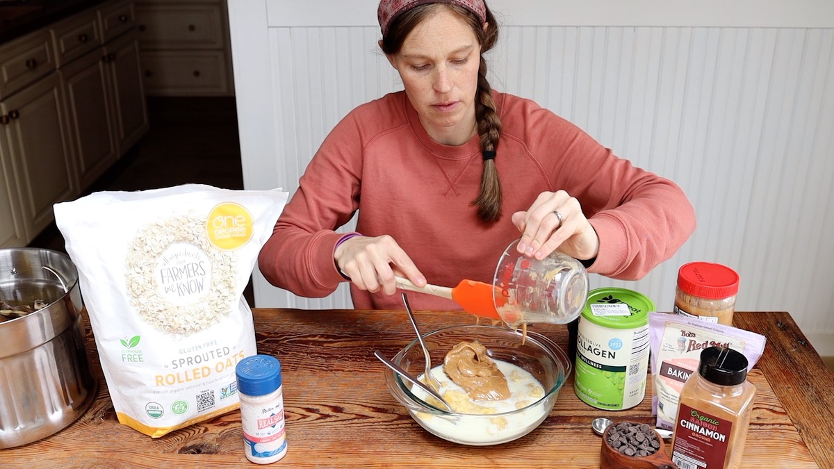 adding peanut butter to banana oat bars