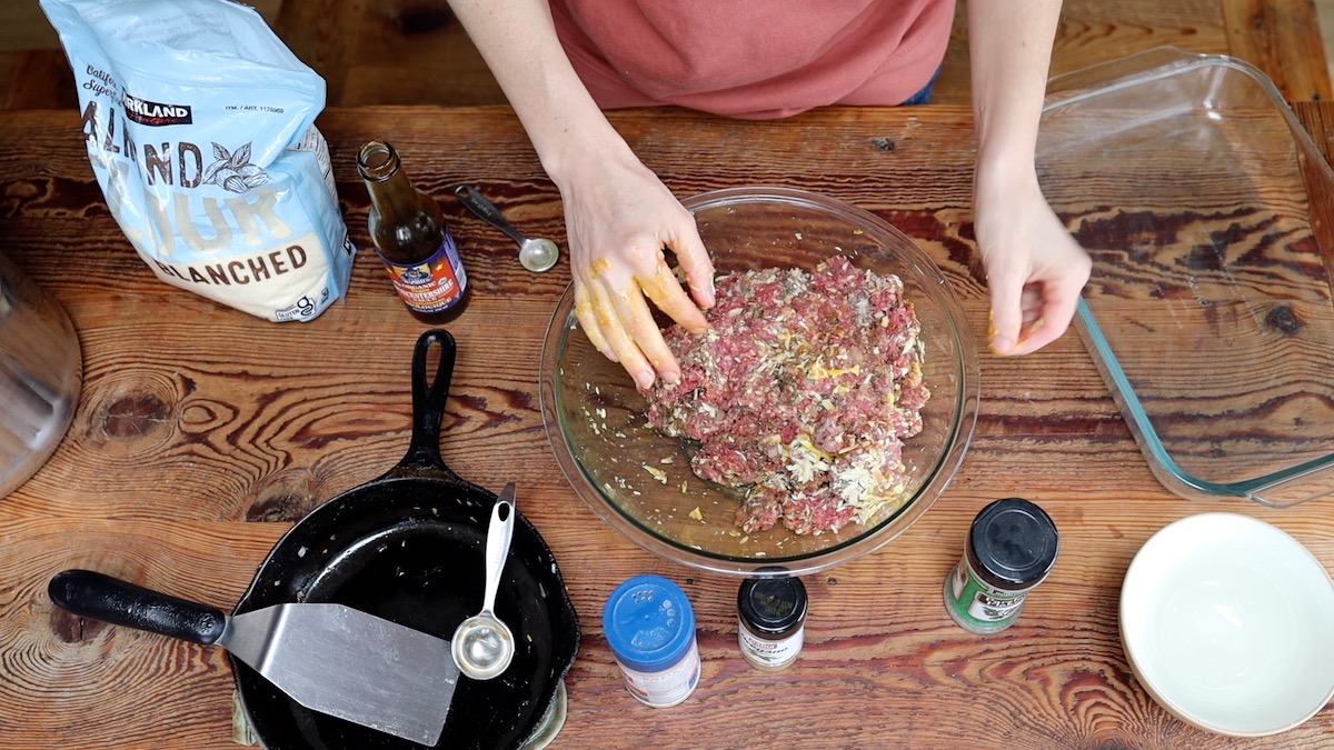 mixing meatloaf mix by hand