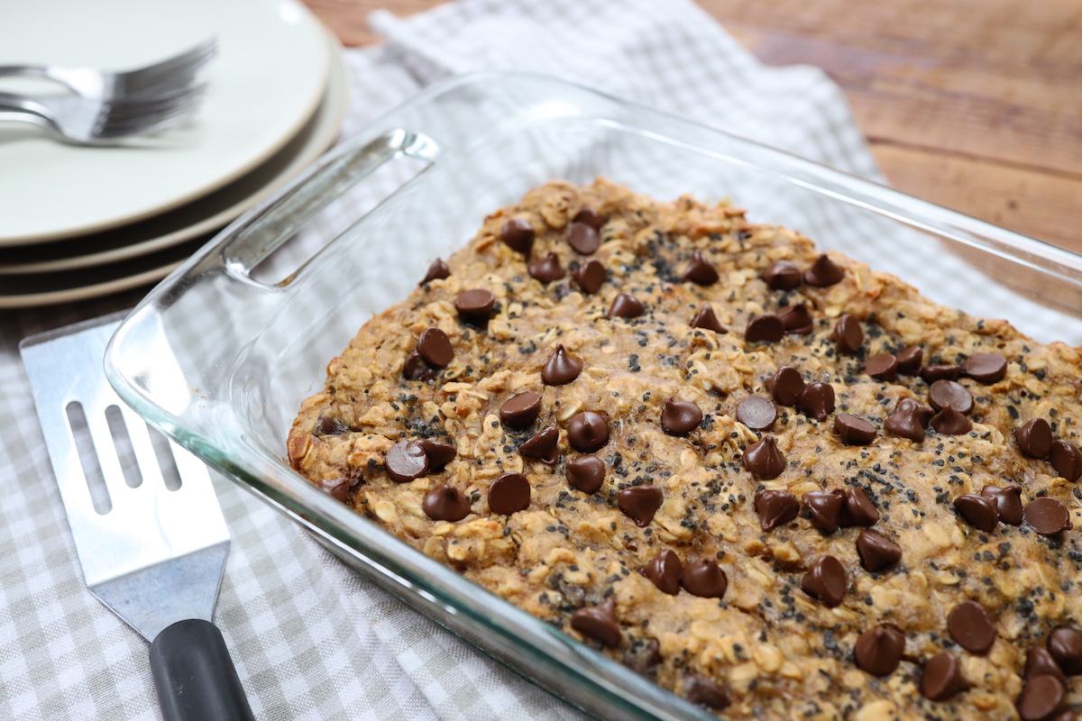 peanut butter banana oat bars with chocolate chips