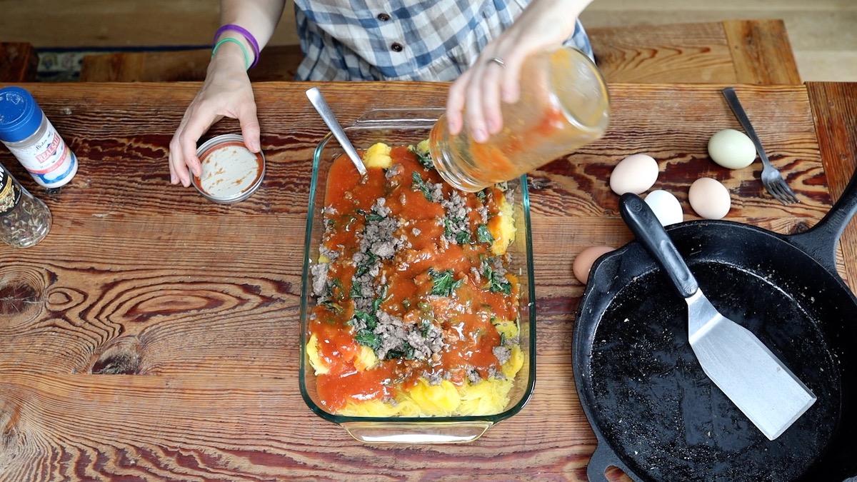 adding tomato sauce to spaghetti squash casserole