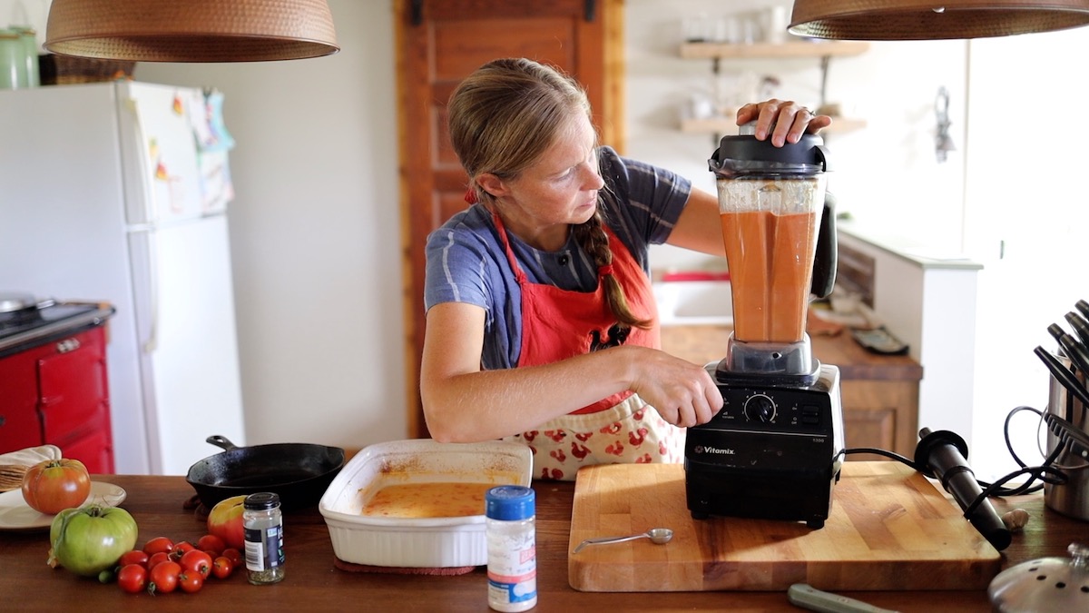 blending tomato soup