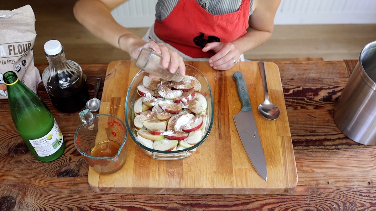 adding cinnamon to apple crisp