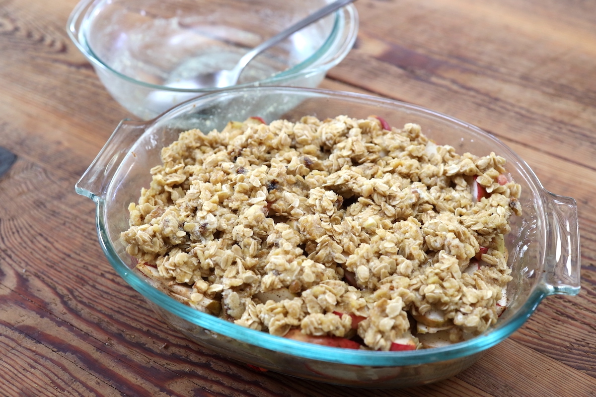 apple crumble with oats topping