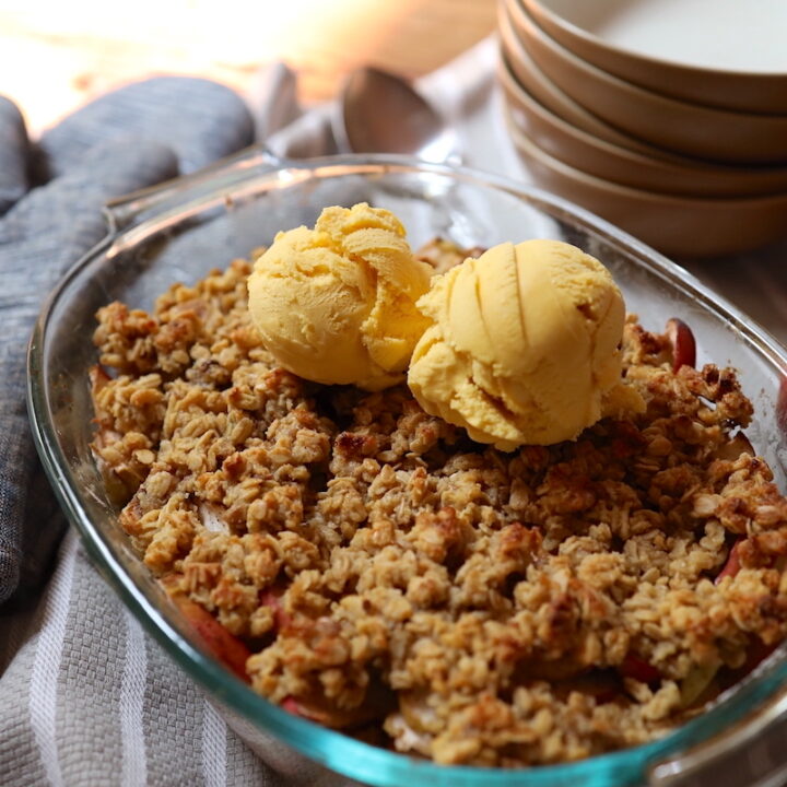 apple oat crumble with vanilla ice cream