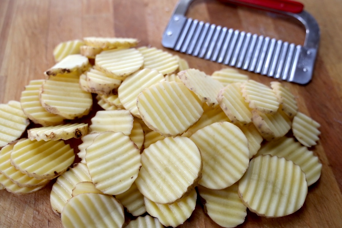 crinkle cut potato slices