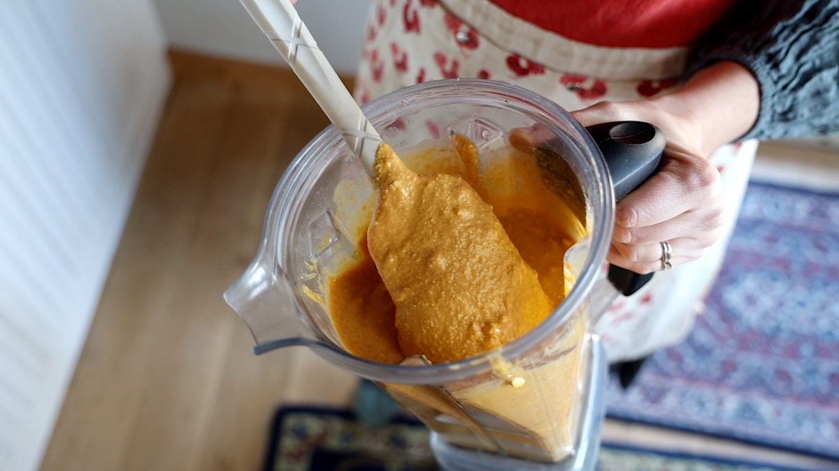 oatmeal pumpkin pancake batter in blender