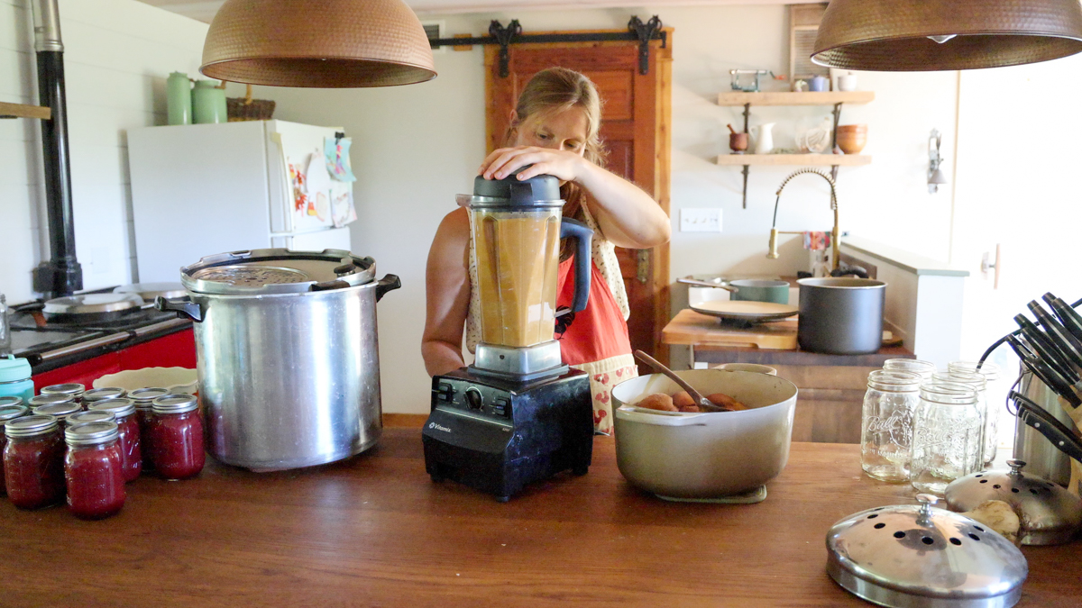 blending peach sauce in vitamix