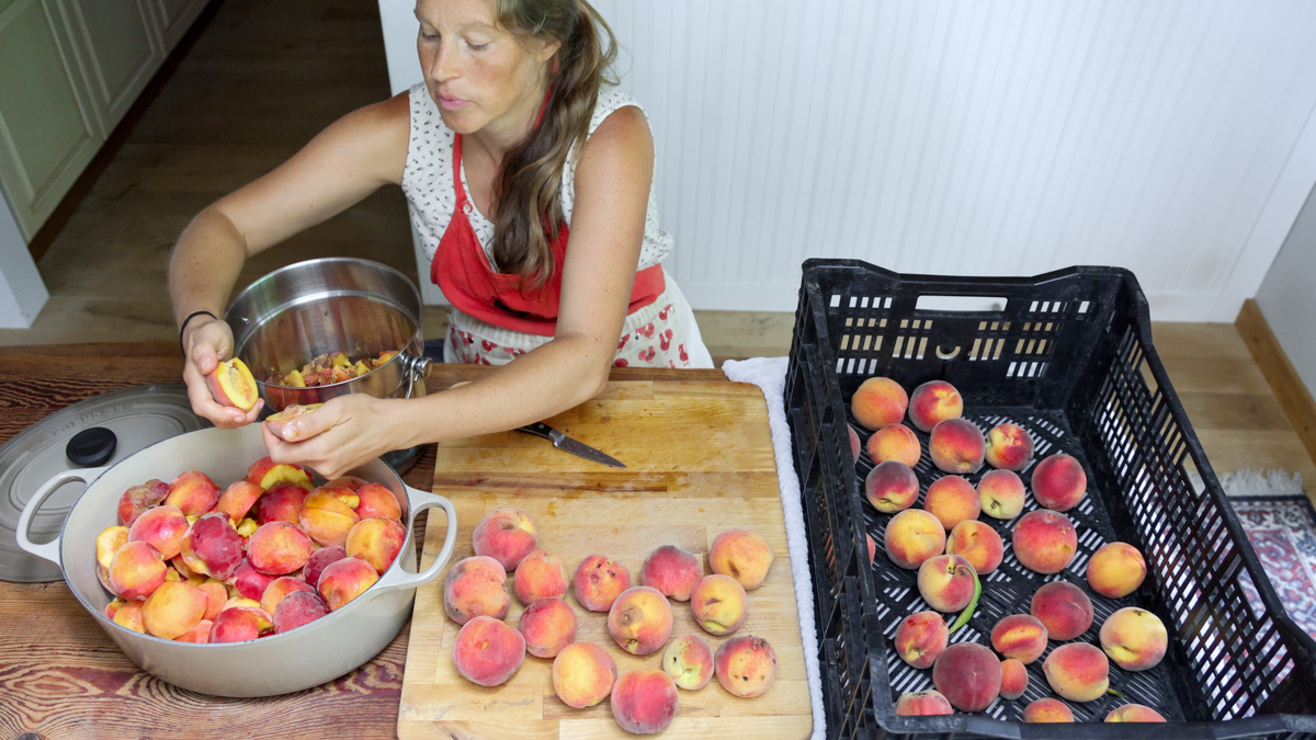pitting peaches for peach sauce