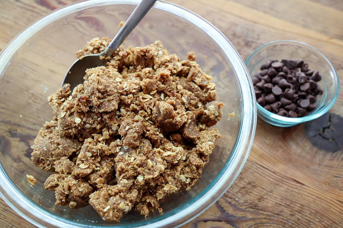 3 ingredient date energy balls dough