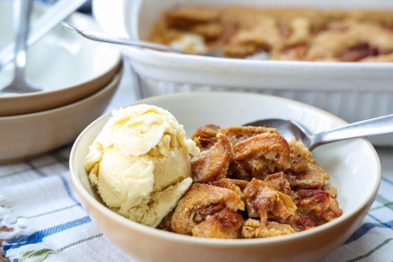 easy peach cobbler dessert a la mode