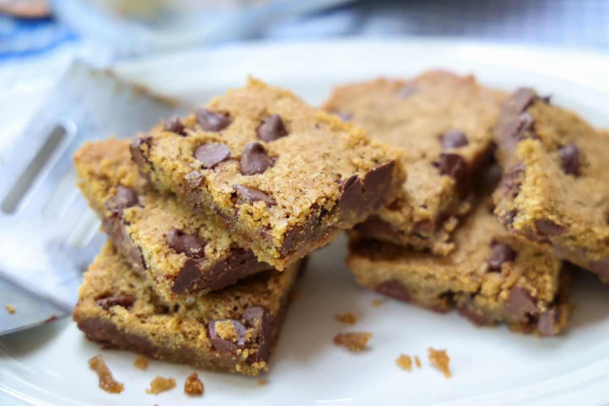 easy chocolate chip blondies recipe