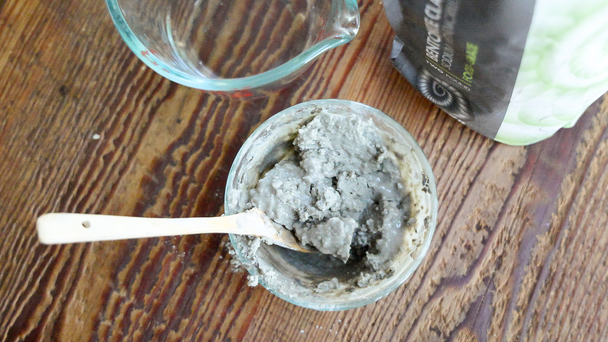bentonite clay mixture for treating mastitis in cows naturally