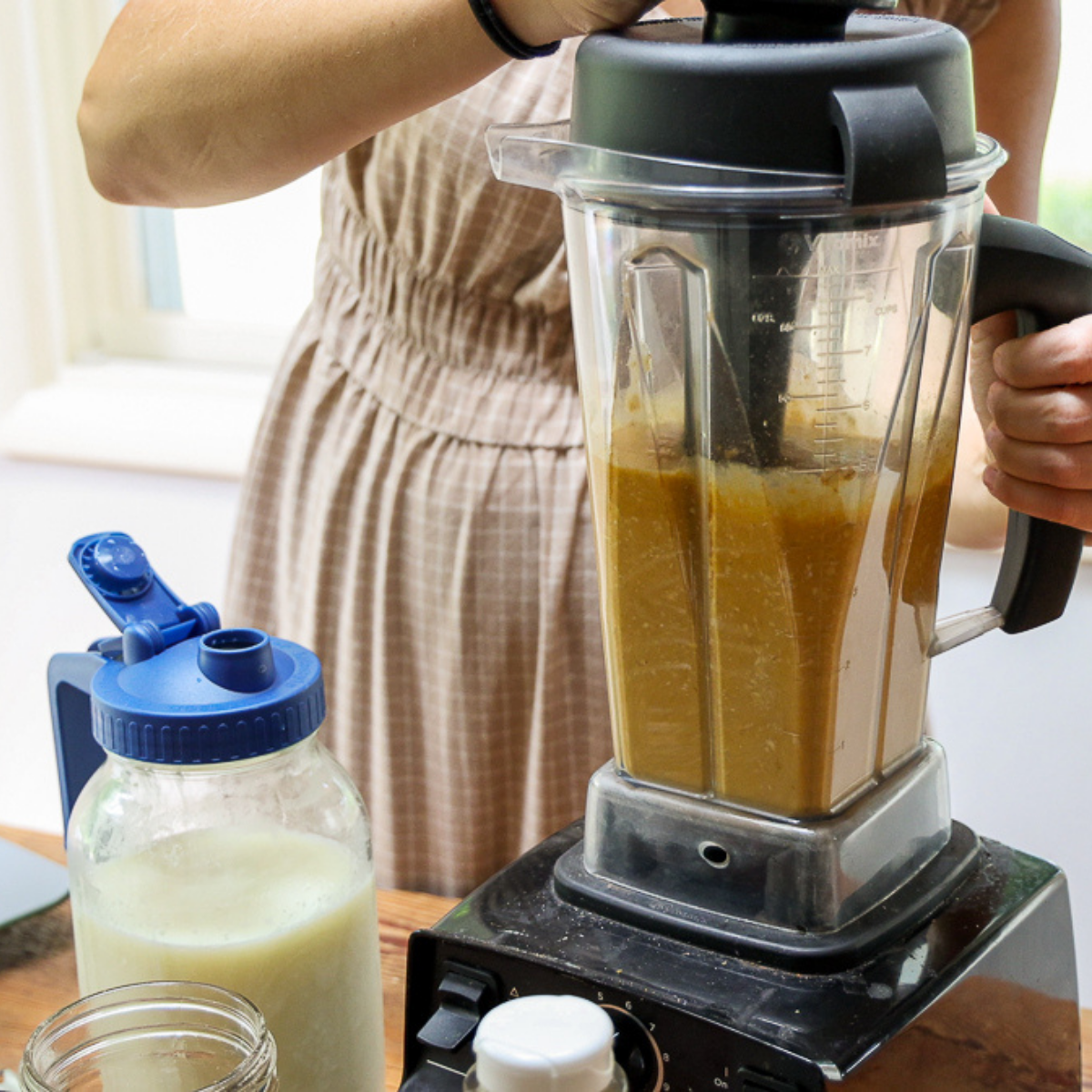 blending ingredients for oatmeal pumpkin muffins
