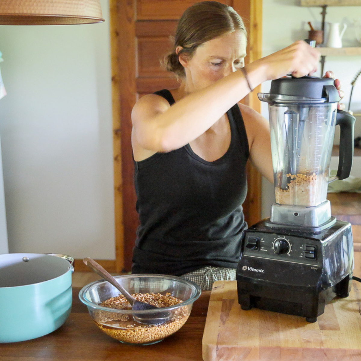 blending wheat berries for wheat porridge